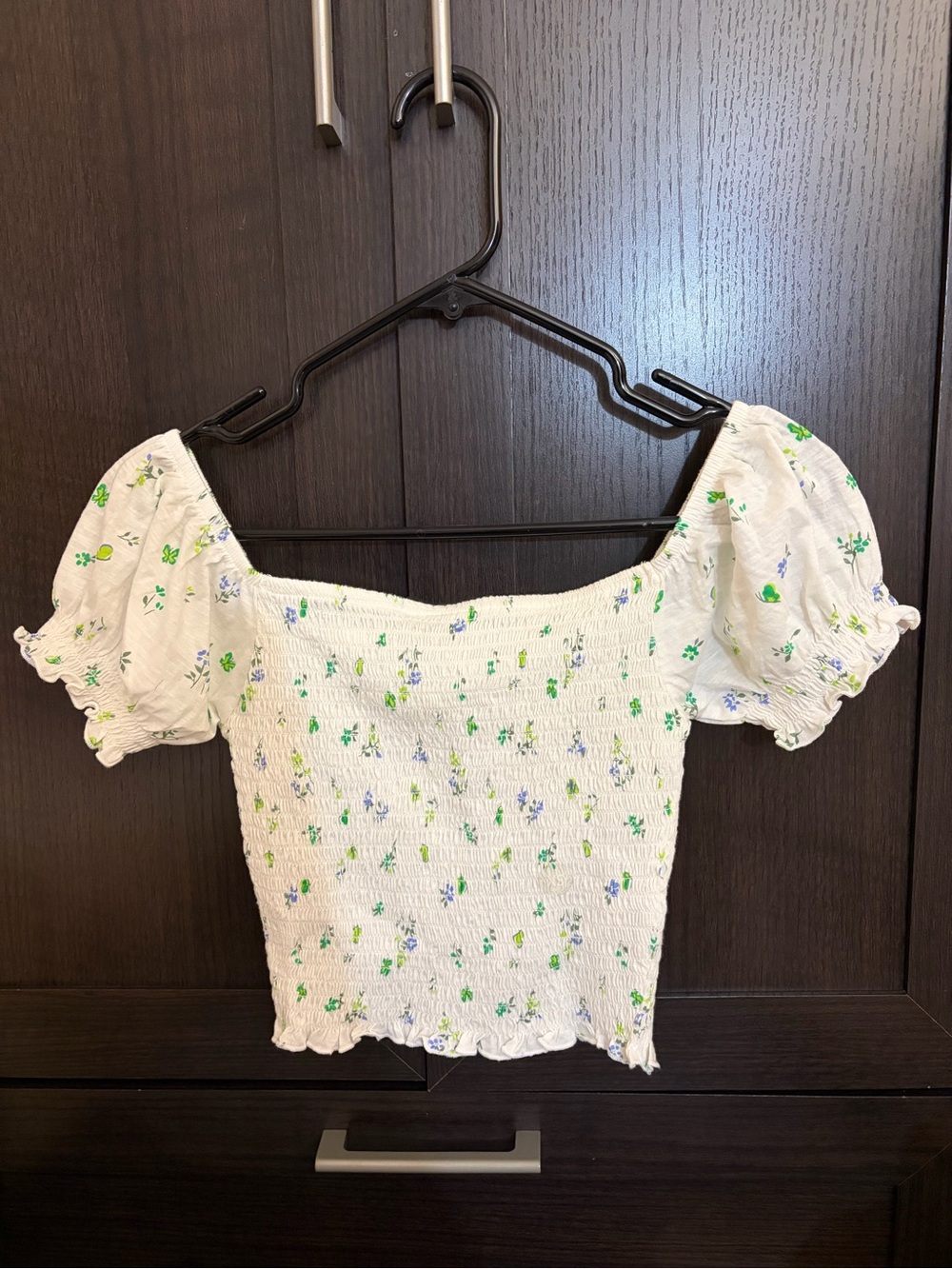 PacSun White Smocked Floral Puff-Sleeve Crop Top NWT